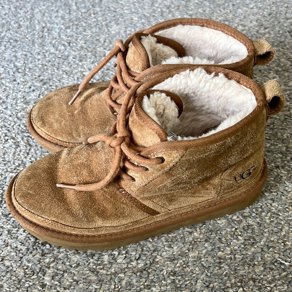 UGG Chukka Boots Chestnut Suede kids size 3